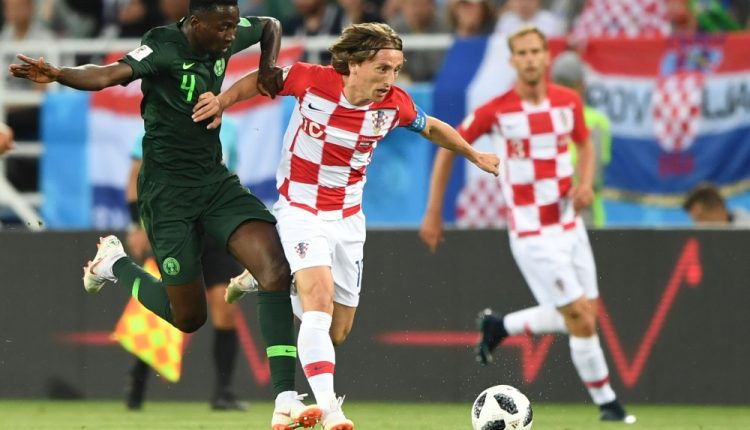 لوكا مودريتش خلال مباراة نيجيريا و كرواتيا
