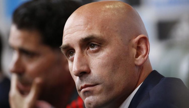 لويس روبياليس رئيس الاتحاد الإسباني