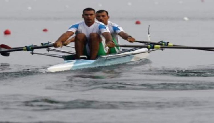 تجديف قارب زوجي - صورة أرشيفية