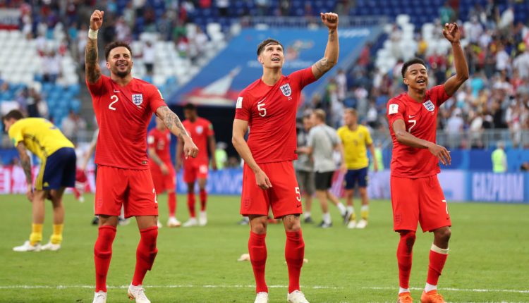 احتفال لاعبي إنجلترا بالفوز على السويد