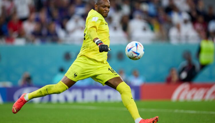 ستيف مانداندا حارس مرمى منتخب فرنسا