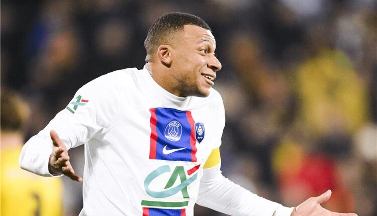 كيليان مبابي لاعب باريس سان جيرمان