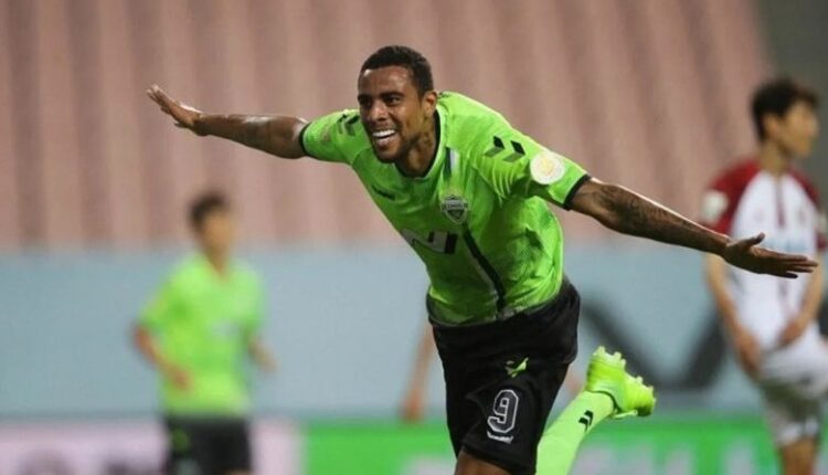 المهاجم جوستافو سوزا المرشح للأهلي