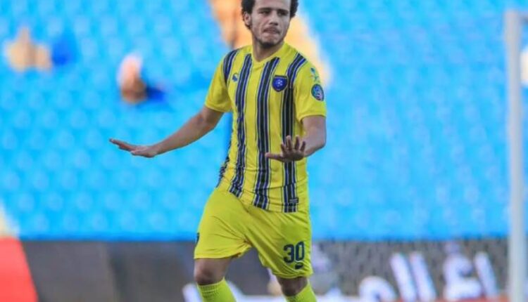 مصطفى فتحي لاعب التعاون والزمالك السابق