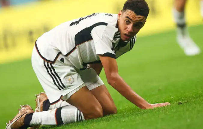 جمال موسيالا لاعب فريق بايرن ميونخ والمنتخب الألماني