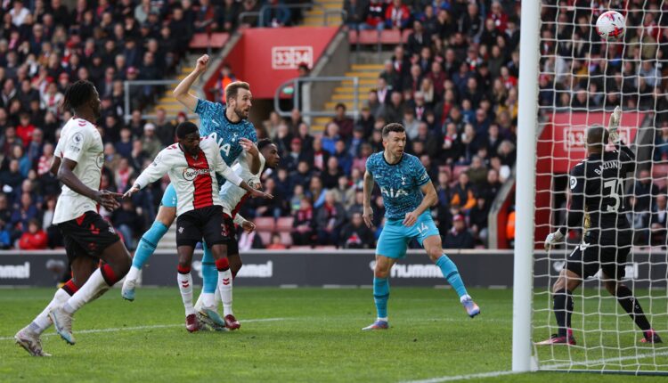 هاري كين لاعب توتنهام من مباراة ساوثهامبتون في الدوري الإنجليزي