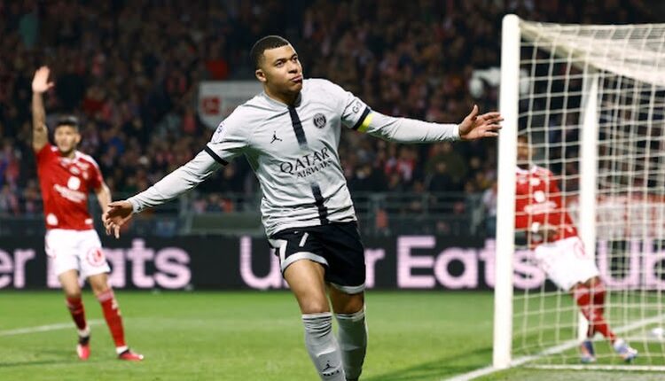 كيليان مبابي من مباراة باريس وبريست في الدوري الفرنسي