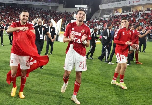 طاهر محمد طاهر يحتفل بفوز الأهلي بكأس السوبر