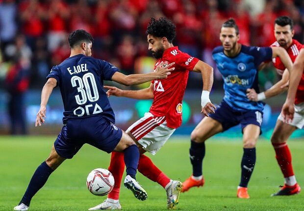 مروان عطية ورمضان صبحي وإبراهيم عادل من مباراة الأهلي ضد بيراميدز