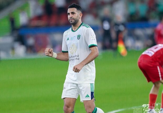 رياض محرز لاعب الأهلي السعودي