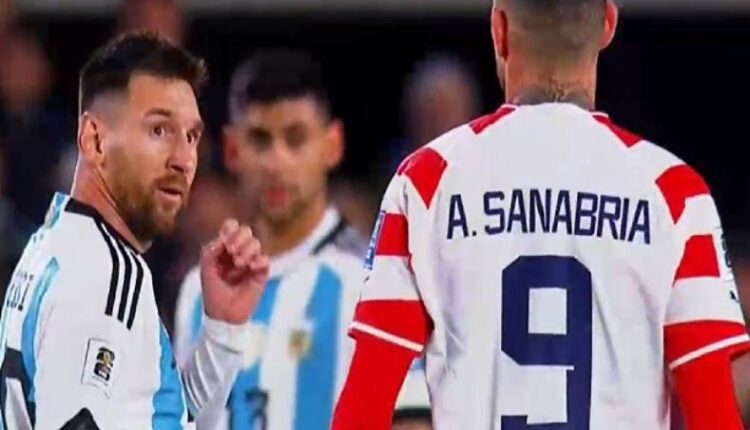 بصق سانابريا على ميسي