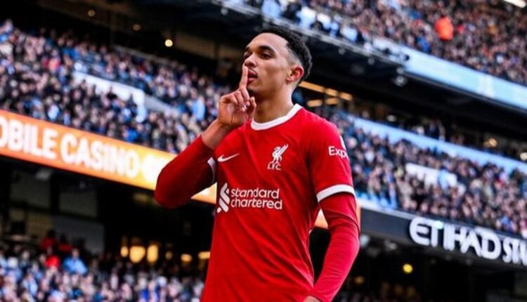 احتفال أرنولد أمام جماهير مانشستر سيتي