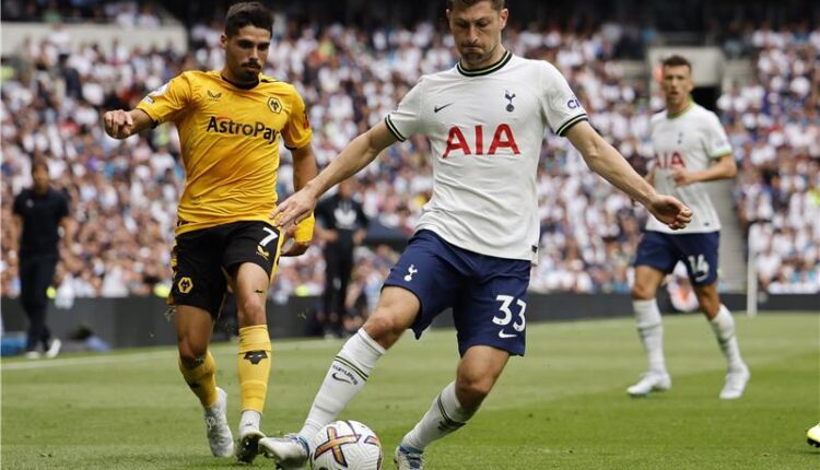 صورة أرشيفية لمباراة توتنهام وولفرهامبتون في الدوري الإنجليزي