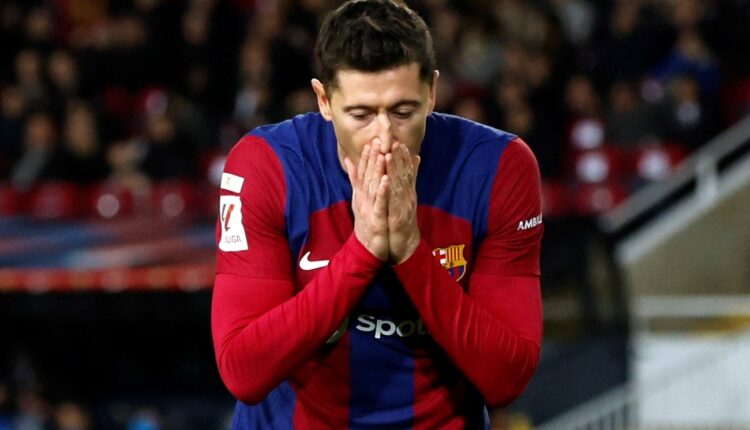 روبرت ليفاندوسكي لاعب برشلونة الإسباني