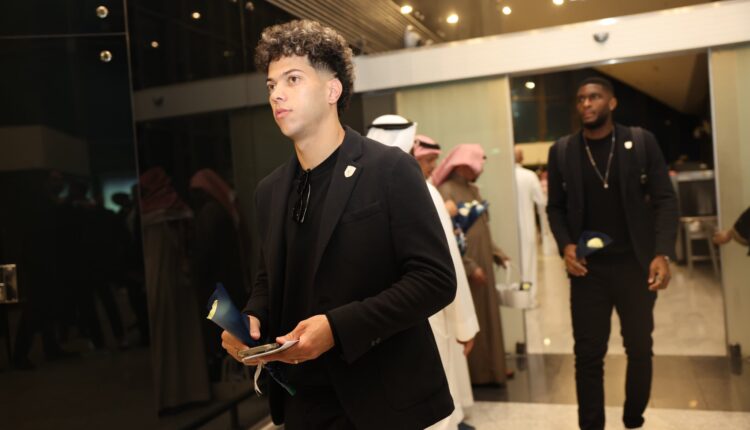 إمام عاشور لاعب النادي الأهلي